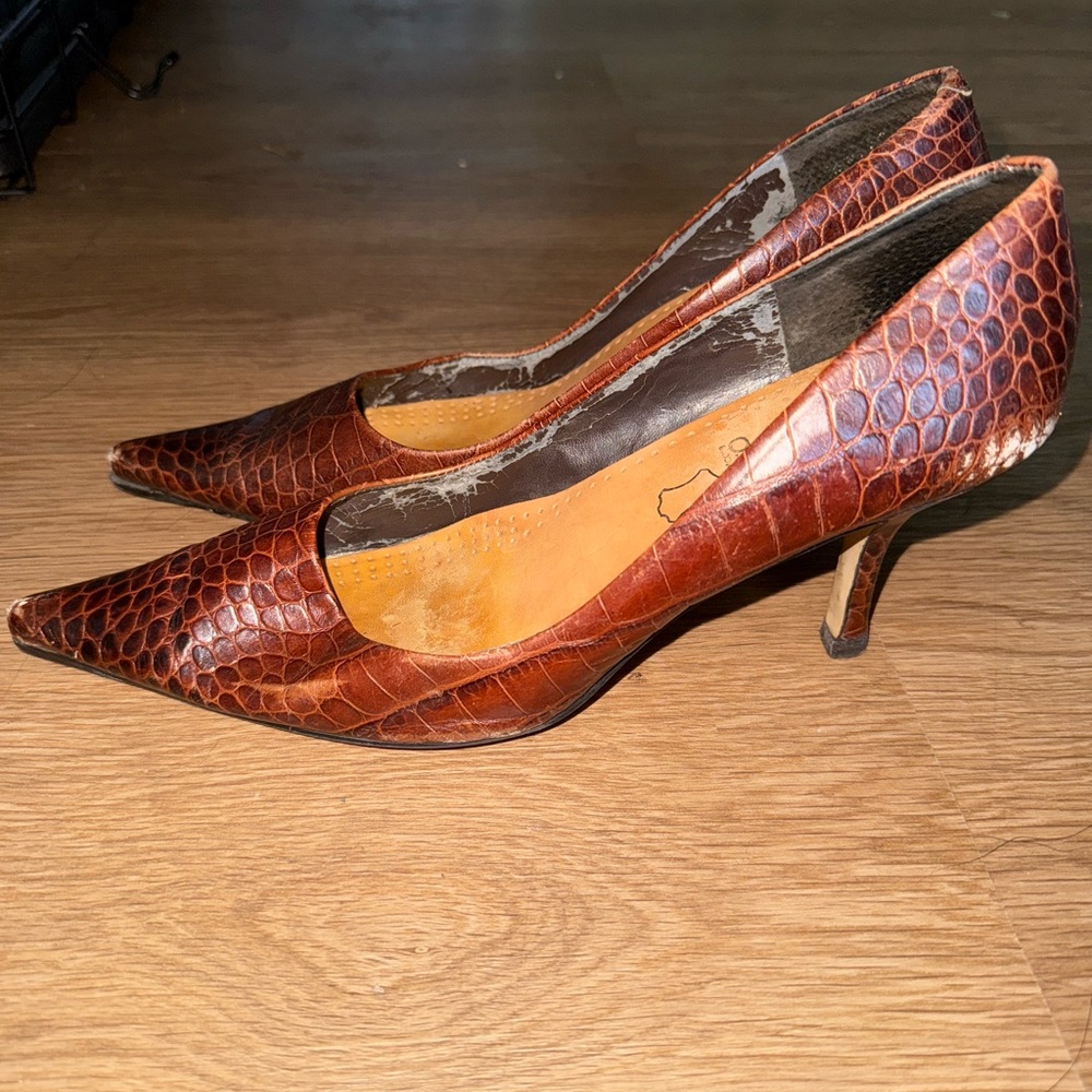 Chic Brown Crocodile Pattern Heels